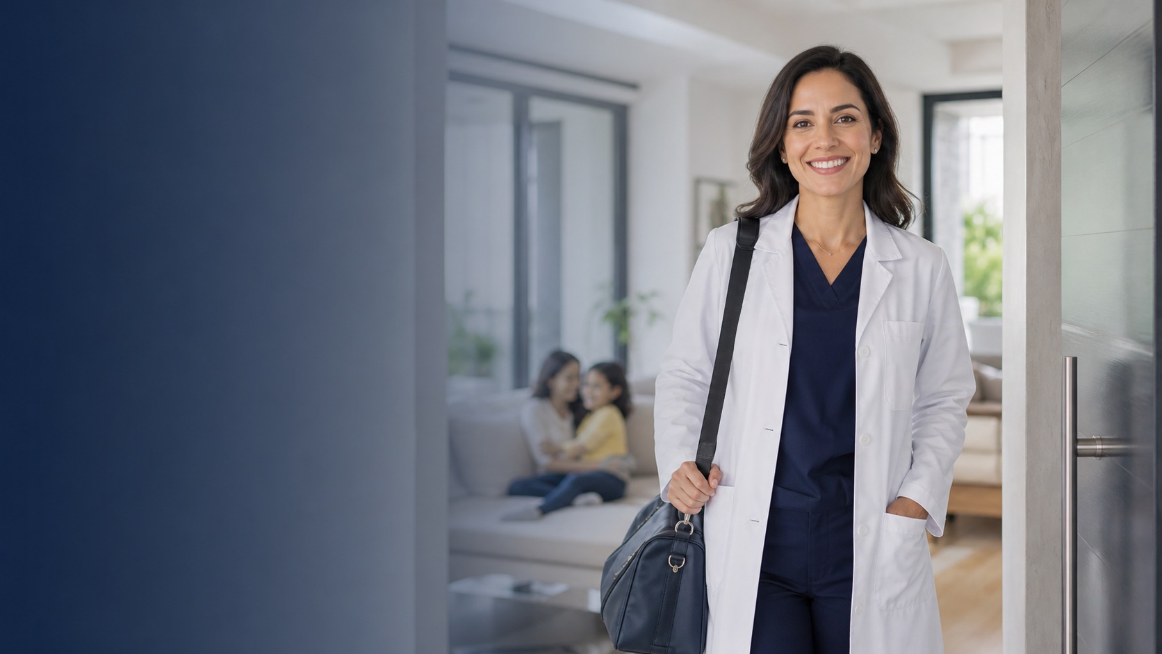 Médico sonriente listo para visita